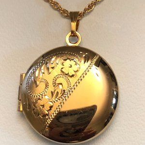 Kelly Waters Gold finish locket and chain. NIB